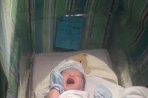أب يطلق على مولوده اسما غريبا جداً حبا في مهنته!