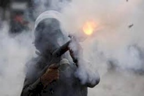 إصابات بالاختناق وإغلاق مدخل الرام بالقدس المحتلة