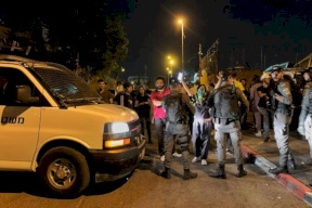 مستوطنون يعتدون على أهالي حي الشيخ جراح