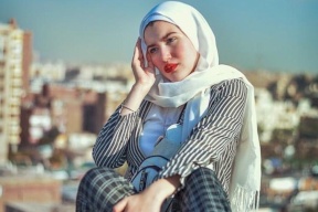 حنين حسام تنهار بالبكاء بعد الحكم بحبسها 10 سنوات (فيديو)