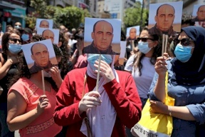 صورة- عائلة بنات: لن ندفن نزار حتى يتم تحديد هوية من قتلوه