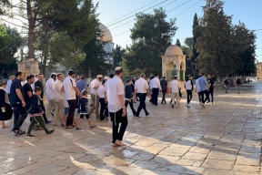 مستوطنون يتقدمهم المتطرف "بن جيفر" يقتحمون الأقصى