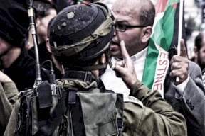 الاحتلال يعتقل المحامي فريد الأطرش على حاجز “الكونتينر”