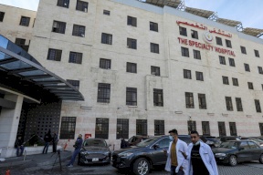 مسؤول صحي أردني يكشف عن حالة وسبب إصابة مواطن بالتأتأة بعد أخذه جرعتي كورونا مختلفتين