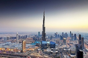 شاهد| اللقطات الأولى للانفجار القوي بميناء جبل علي النفطي في دبي