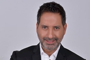 أمير يزبك يوثق هجرة عائلته إلى كندا.. ويعلق: هربوا من الذل والفساد