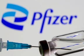 صحيفة: " فايزر" ستبلغ السلطات الأمريكية بضرورة أخذ جرعة ثالثة معززة من لقاح كورونا