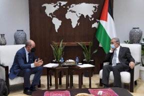 اشتية للمبعوث الأمريكي: نعمل على علاج الأخطاء