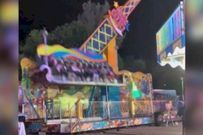 مقطع فيديو يوثق لحظة خروج لعبة ملاهي عن السيطرة! (شاهد)