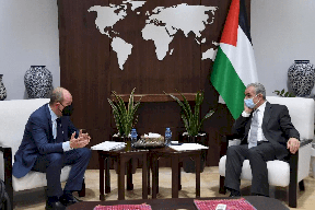 "غانم" يكشف تفاصيل ما دار بين اشتية والمبعوث الأمريكي