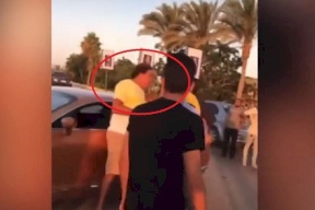 شاهد| أول فيديو لمشاجرة حمو بيكا في الشارع وضرب المواطنين