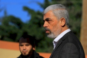 غير قابل للتنبؤ.. صحيفة: إسرائيل تبدأ بإعادة تحليل شخصية السنوار