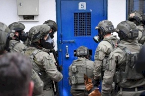 توتر في معتقل عوفر وعزل عدد من الأسرى