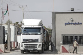 الاحتلال يسمح بإدخال 16شاحنة سولار لغزة