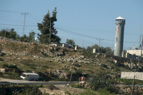 جيش الاحتلال ينبش قبر طفلة في بيت أمر شمال الخليل