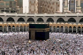 السعودية تتخذ قراراً بشأن المُعتمرين من الخارج