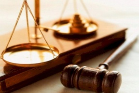 محكمة جرائم الفساد تدين متهمان بتهمة طلب وقبول الرشوة والتدخل بها