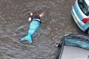 صورة غريبة تثير الجدل في أسكتلندا.. هل هي "حورية البحر"؟ 