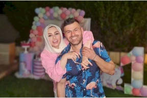 تهديد بمحاسبة يوتيوبر سوري زعم إعلان جنس مولوده على الأهرامات (فيديو)