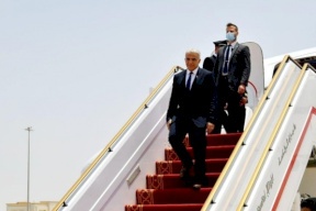 أول زيارة علنية.. لبيد يتجه إلى المغرب لتدشين سفارة إسرائيلية بالرباط