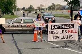 تضامنا مع فلسطين: أميركيون يغلقون مداخل شركة "رايثيون" المصنعة للصواريخ الموجهة