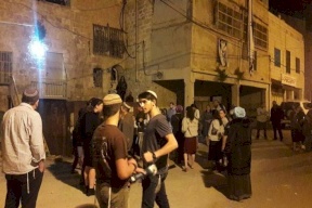 إصابة مواطنة في هجوم للمستوطنين شرق الخليل