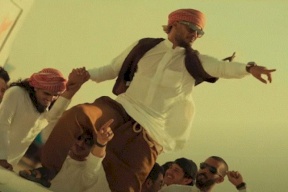 محمد رمضان يثير الجدل بسلاح حقيقي في أغنيته الجديدة ومشاهدات قياسية (فيديو)