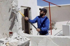 الاحتلال يجبر عائلة مقدسية على هدم ثلاثة من منازلها ذاتيا
