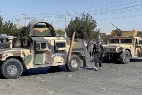 طالبان: ننتظر الإشارة الأخيرة من الأمريكيين لتولي السيطرة الكاملة على مطار كابل