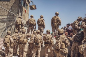 صحيفة تنشر تفاصيل تسلل الانتحاري إلى مطار كابل