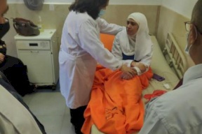 نقابة التمريض والقبالة تنفذ إضرابًا بعد الاعتداء على ممرضة في مجمع فلسطين الطبي
