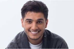شاهد ردة فعل محمد عساف بعد لقاء "توأمه الشمعي" في دبي! (فيديو)