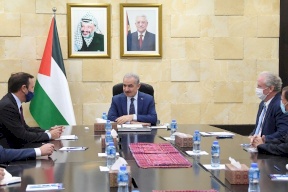 اشتية يطالب الإدارة الأميركية بالإسراع في إعادة فتح القنصلية في القدس