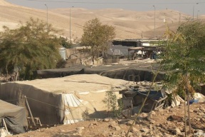 حكومة الاحتلال والمحكمة العليا تبحثان تهجير "خان الأحمر"