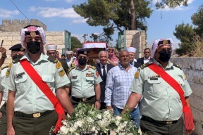 صور| بمشاركة وفد اردني.. تشييع جثمان الشهيد الاردني في القدس