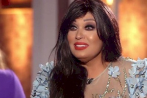 فستان فيفي عبده الأخضر يثير سخرية الجمهور الذي شبهها بـ"طحالب البحر"! (شاهد)