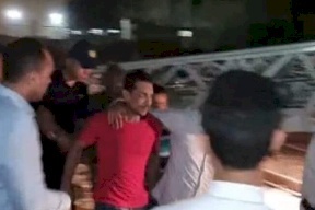 شاهد.. شاب مصري يتراجع عن الانتحار من أعلى برج بعد 6 ساعات (فيديو)