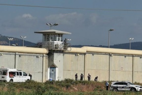 الاحتلال يبدأ غداً عملية بحث عن أنفاق في كافة السجون 