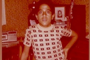 خمنوا من هذا الطفل الذي أصبح ممثلا مصريا شهيرا