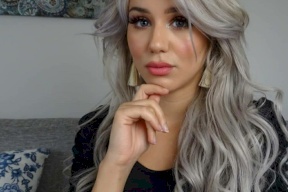 فيديو| يوتيوبر جزائرية تثير الجدل بزعمها رؤية الرسول في المنام