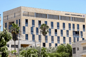 لجنة الانتخابات تتسلم رسمياً قرار مجلس الوزراء بعقد الانتخابات المحلية