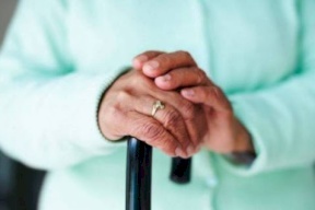 موقف غريب.. متهم يفضل السجن على الإقامة الجبرية مع حماته!