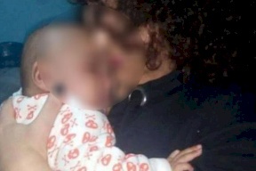 مصر: أم صعيدية تنتحر وتترك طفلها.. وهذا ما جرى بكواليس الغسل والدفن!