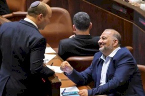 بينيت ضمن أكثر 100 شخصية مؤثرة بالعالم بفضل "منصور عباس"!