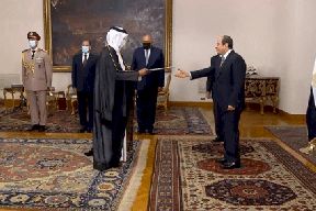 السيسي يتسلم أوراق اعتماد سفير قطري "فوق العادة"