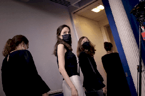 ما سبب زيارة أنجلينا جولي للبيت الأبيض؟ (صور)