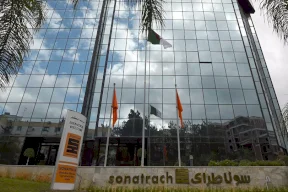 ملياردير إسباني يهدد بمقاضاة دولة عربية