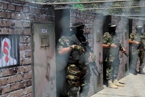 صحيفة تكشف تفاصيل "مقترح حماس" لتنفيذ صفقة تبادل أسرى