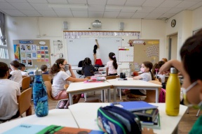 إسرائيل.. حرمان أي معلم لم يتلق لقاح كورونا من راتبه