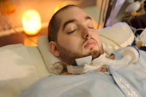 أحدث ظهور للأمير الوليد بن خالد بن طلال "النائم" منذ نحو 15 عاما (فيديو)